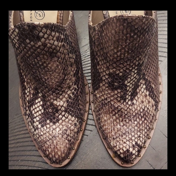 CHINESE LAUNDRY Snakeskin Embossed Almond Toe Slip-on Mules - Picture 3 of 12
